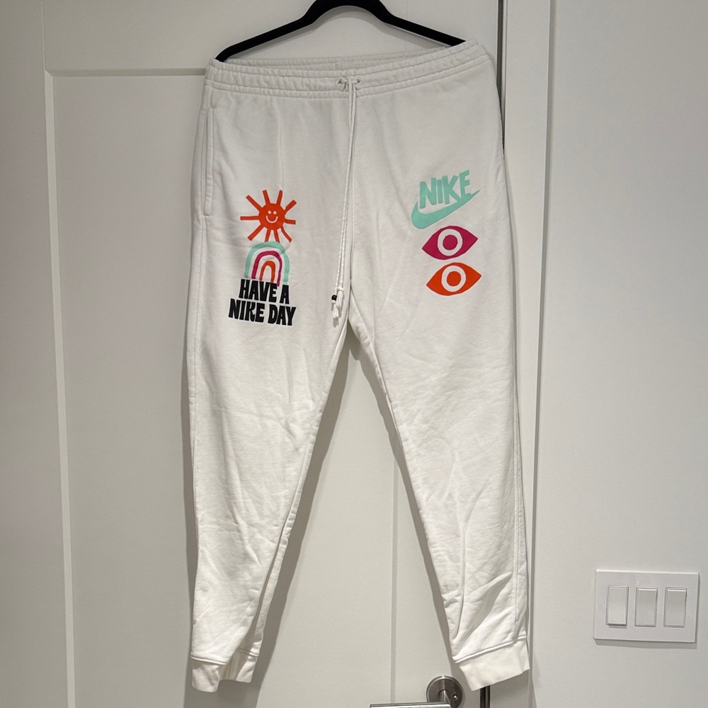 NEW Nike White Graphic Sweatpants